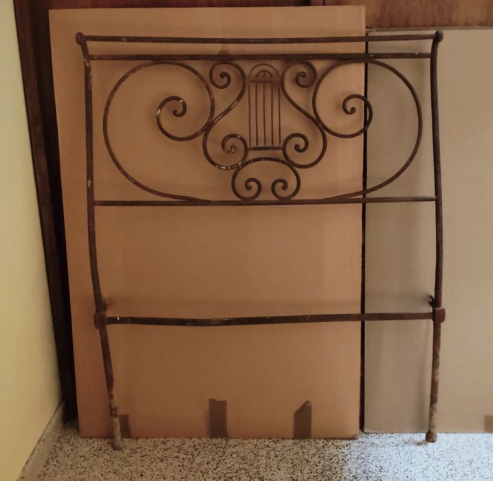 Iron Bed with Feet and Headboard