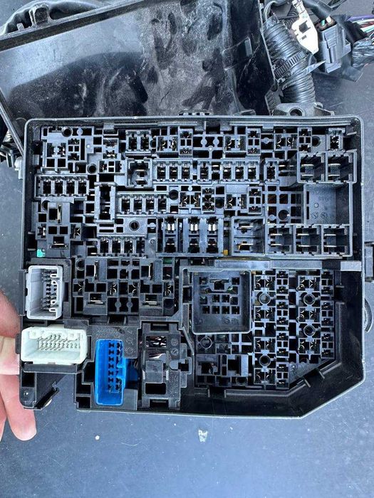 Блок корпус предохранителей Mitsubishi Outlander 3 8565A357