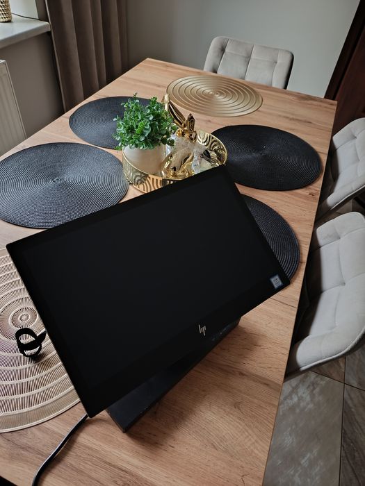 HP Engage one basic i3-7100U ,8GB