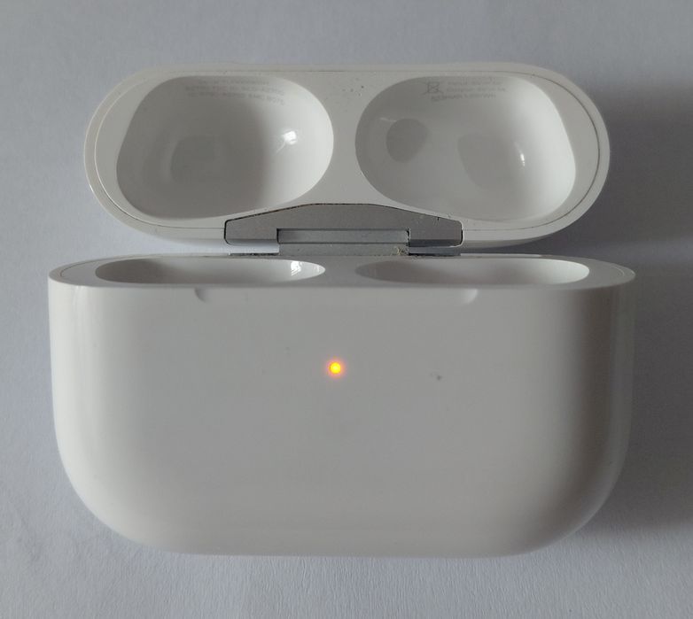 Зарядний кейс AirPods  Pro А2700.  523mAh. Б/у.