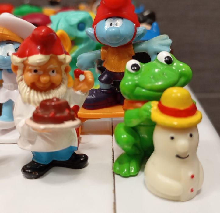 Zestaw figurek Kinder ferrero. Smerf kolekcjonerski Żaba kolekcjonersk