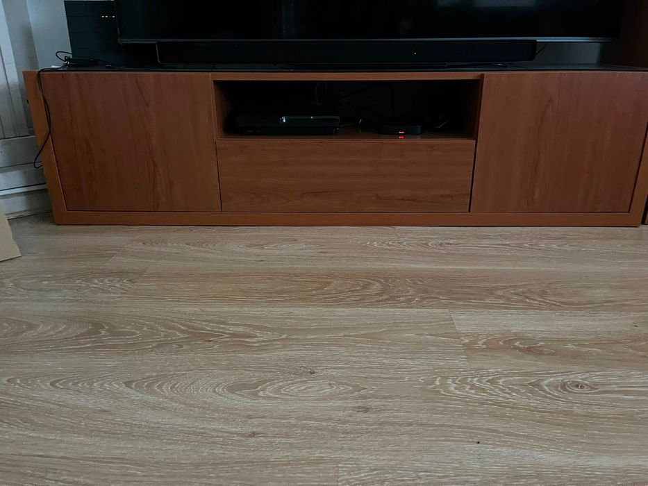 Venda de móvel de televisão e cristaleira