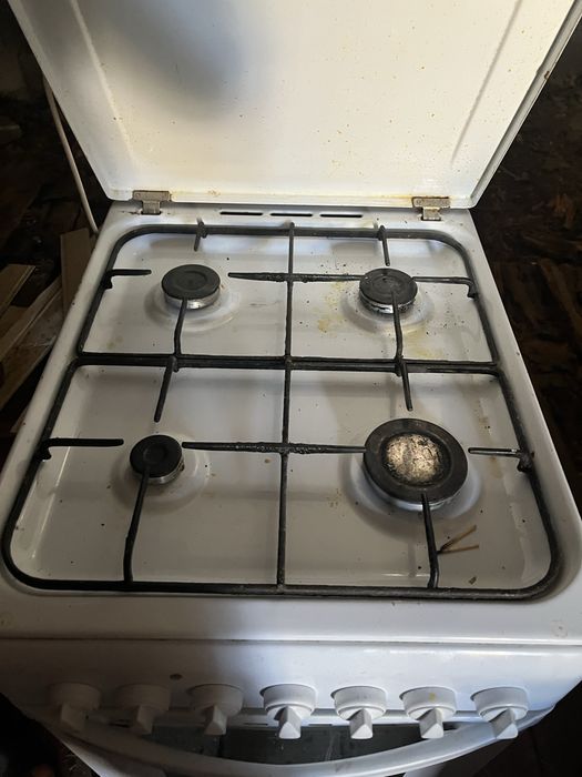 Продам газову плитку indesit