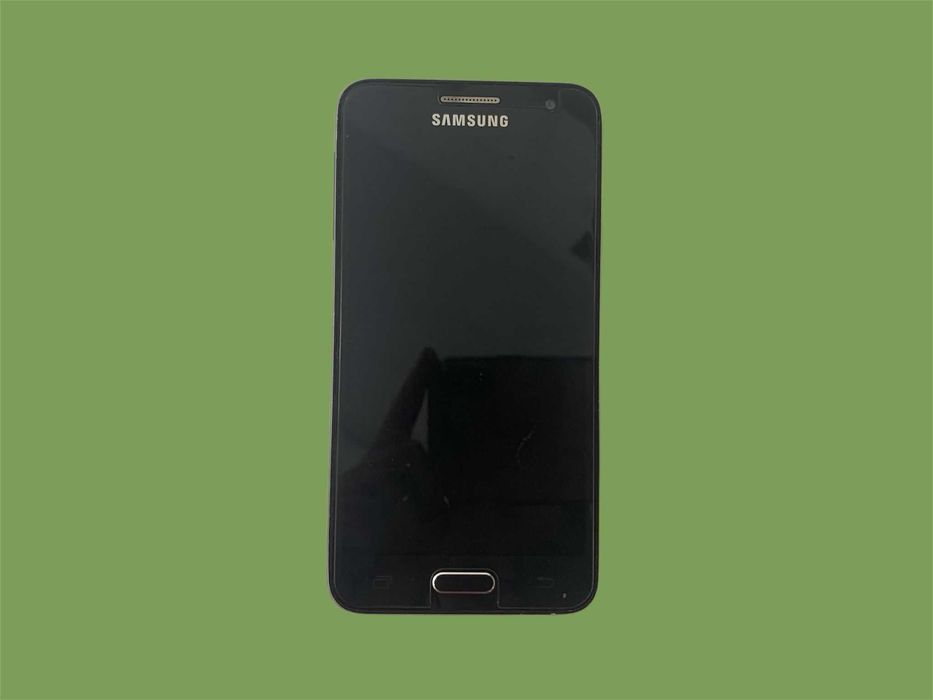 Smartfon Samsung Galaxy A3 (2015) z etui i szybką ochronną