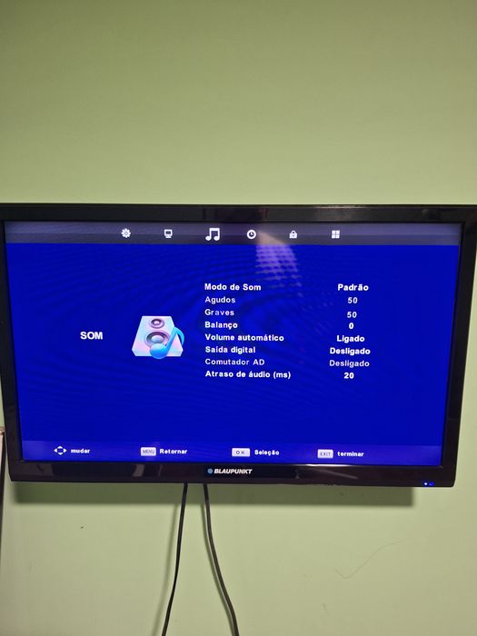 TV LED Blaupunkt com Comando + Suporte de Parede Articulado
