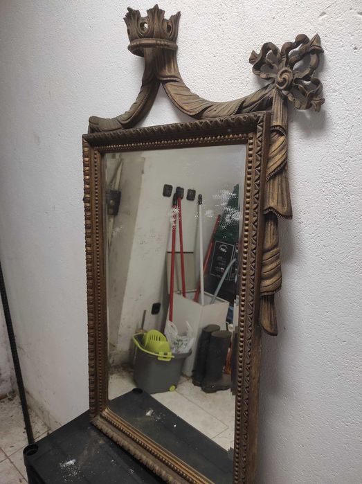 Espelho Antigo Dourado com Entalhe Clássico
