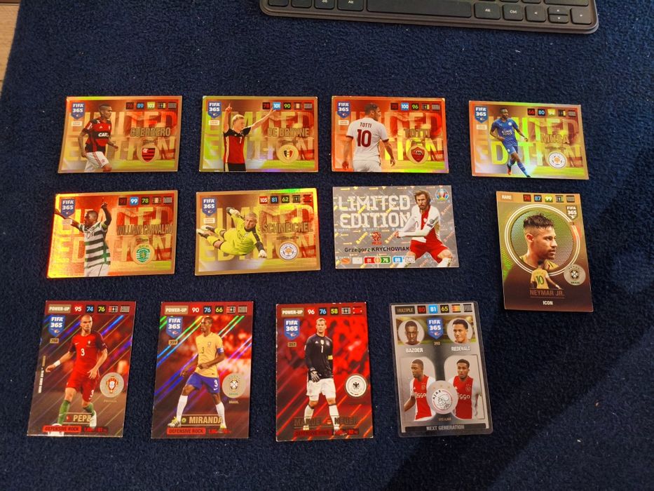 Karty FIFA piłkarskie mix