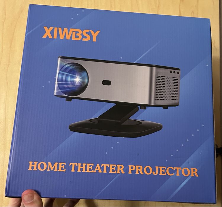 Preço original 390€ - Vendo projetor estadp novo 1080 Xiwbsy - estado novo (motivo: saída do país)
