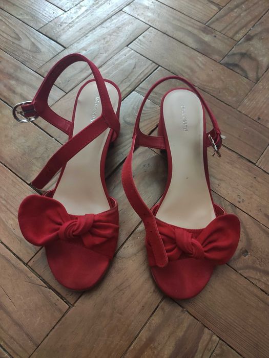 Sandálias vermelhas de veludo NR 39