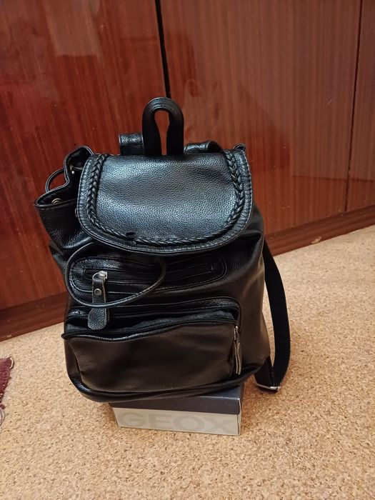 Продам сумочки, рюкзачки для  девочки