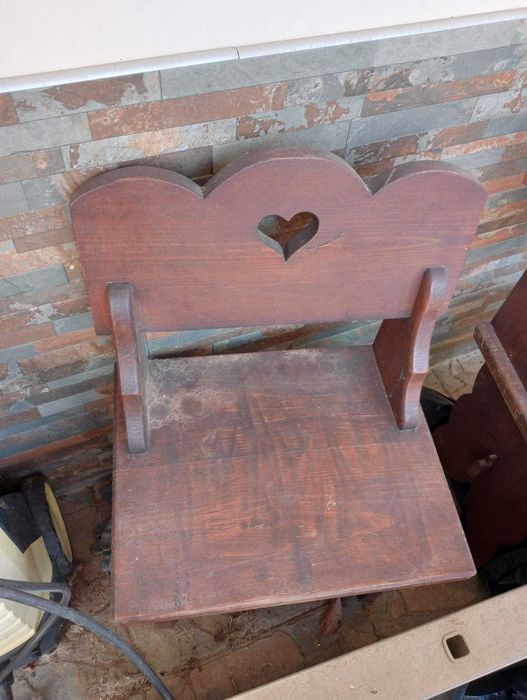 5 Cadeiras de madeira maciça