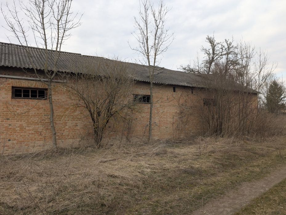 Продам будівлю складу в с.Гуменники