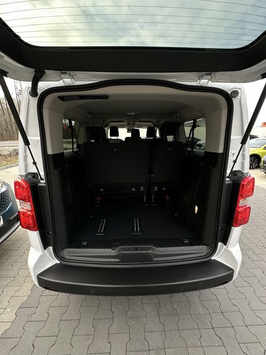 Wynajem nowego 9-osobowego Citroëna Spacetourer z 2024