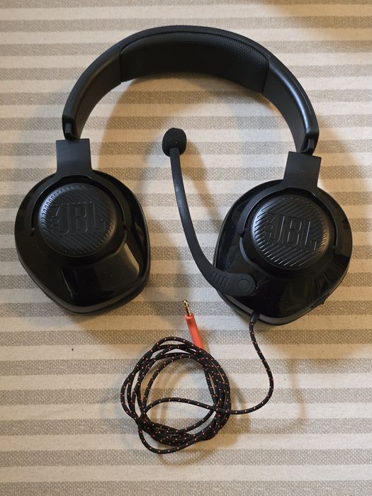 Headset Gaming JBL Quantum 200 - Som Imersivo (Com Caixa)
