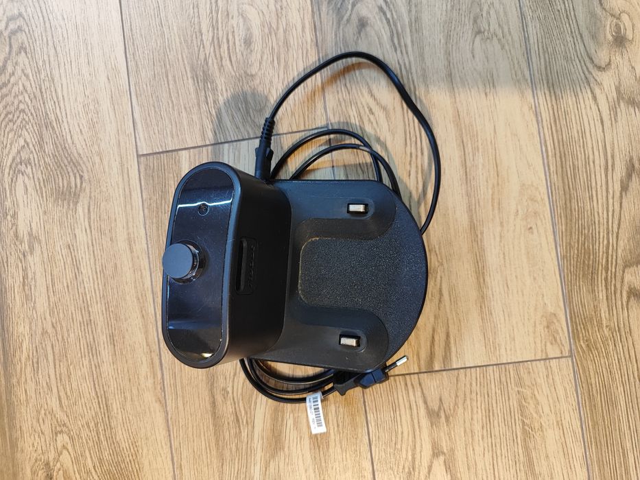 IRobot Roomba 976 robot sprzątający, boczne szczotki, filtry, ściana.