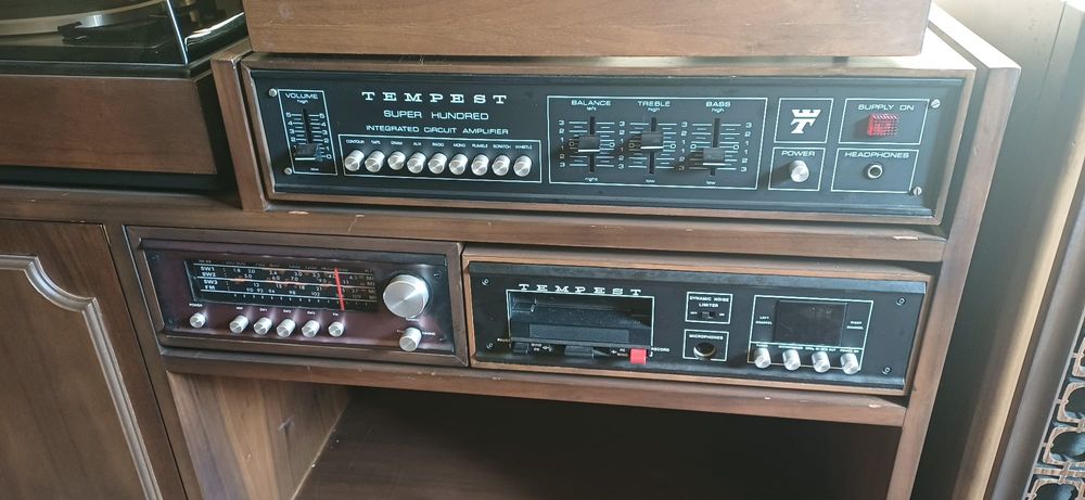 Equipamento e mobiliário vintage