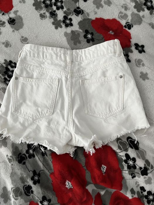Шорти від Манго білого кольору 34 розміру,  одягались пару разів