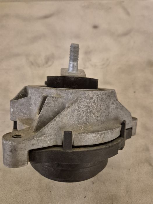 Подушка двигуна BMW