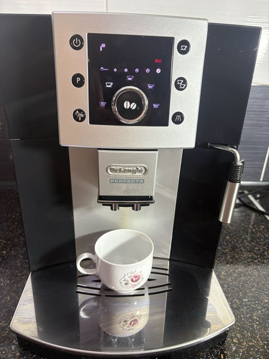 Кавомашина Delonghi Perfecta