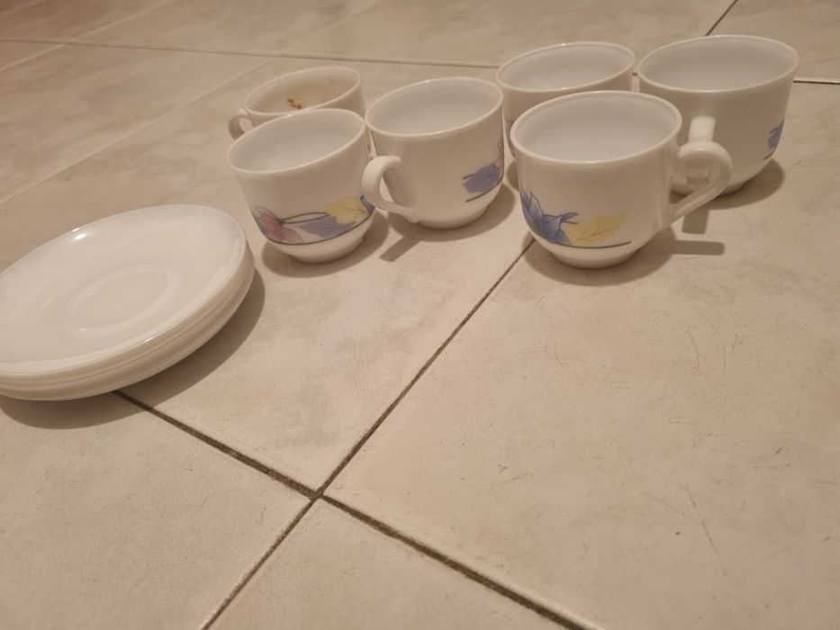 Vende se varios artigos de loiça