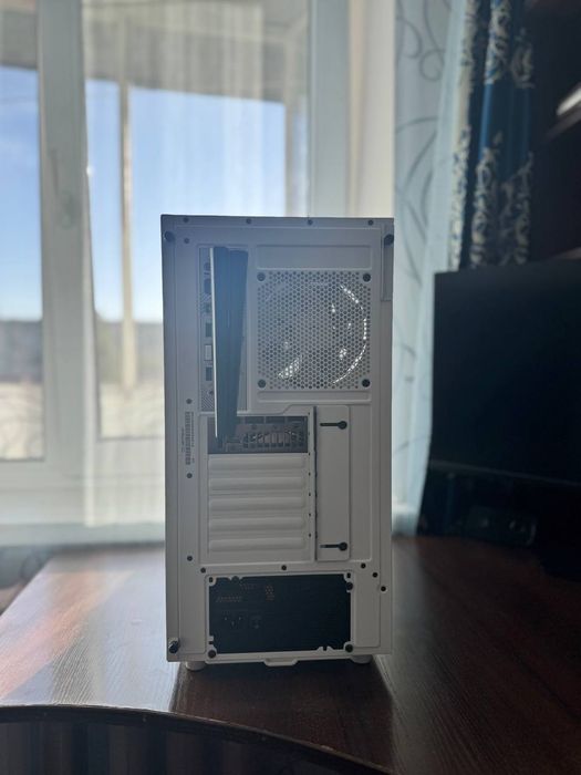 Корпус NZXT H5 Flow Tempered Glass без БП (CC-H51FW-01) White