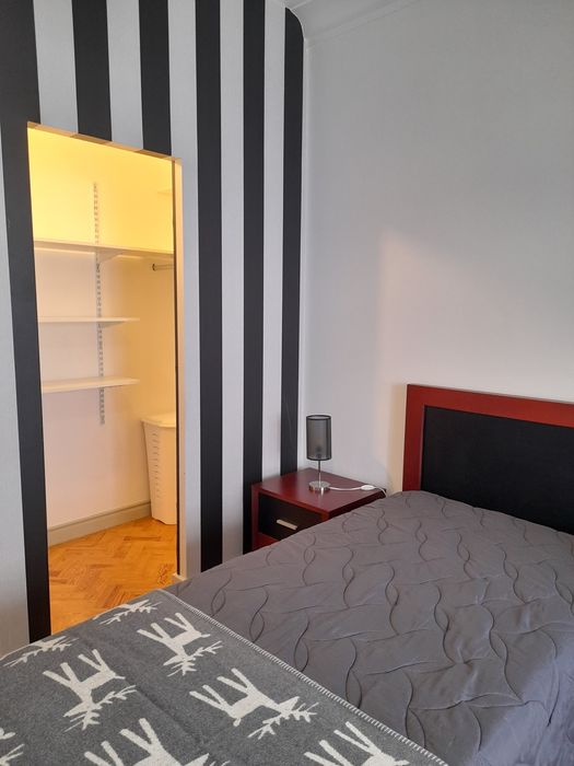 Arrenda-se quarto em Lisboa  para estudante, perto do Instituto  Superior Tecnico e do Metro, junto á rotunda das Olaias
