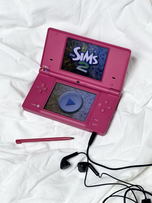 Konsola Nintendo DSi + Wiele gier + Akcesoria