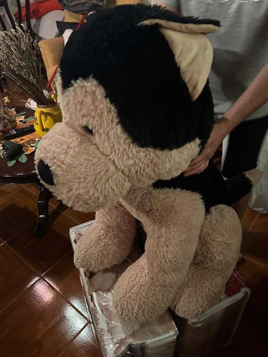 Cão de Peluche Preto e Castanho