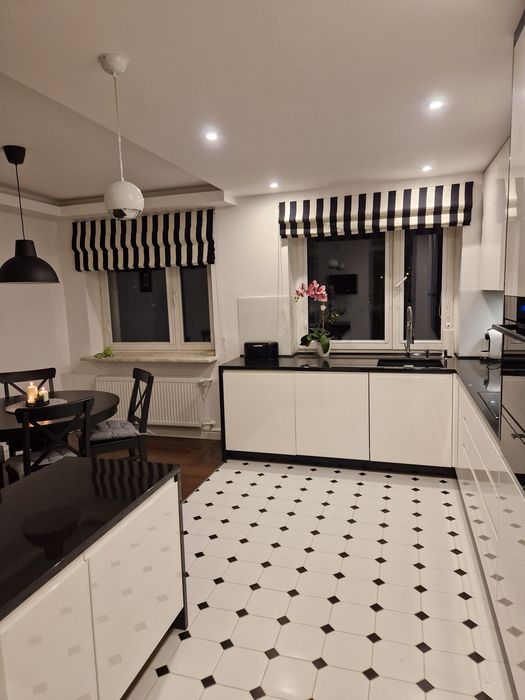WYSOKI STANDARD  80m²   2  sypialnie  klimatyzacja  Balkon  Garaż i Miejsce Postojowe  Zana60