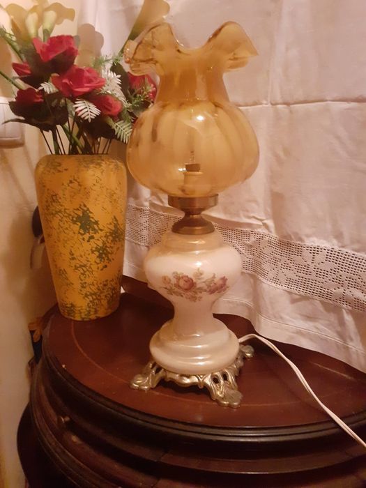 Candeeiro de Mesa vintage . Preço: 40€