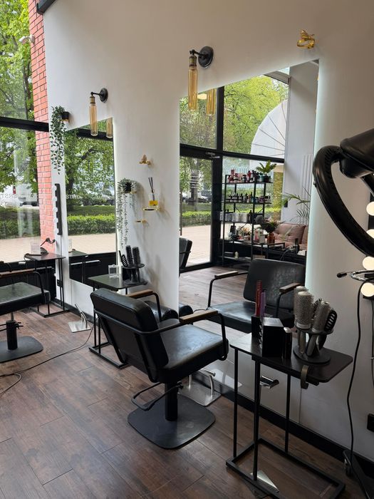 Wynajem gabinetu kosmetycznego, stanowiska fryzjerskiego oraz manicure/pedicure
