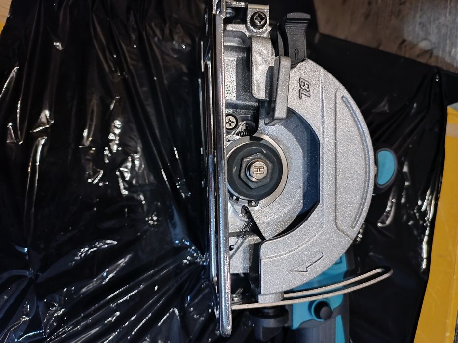 Аккумуляторная дисковая пила Makita HS 301 DZ (85 мм, 25.5 мм, 2 аккум