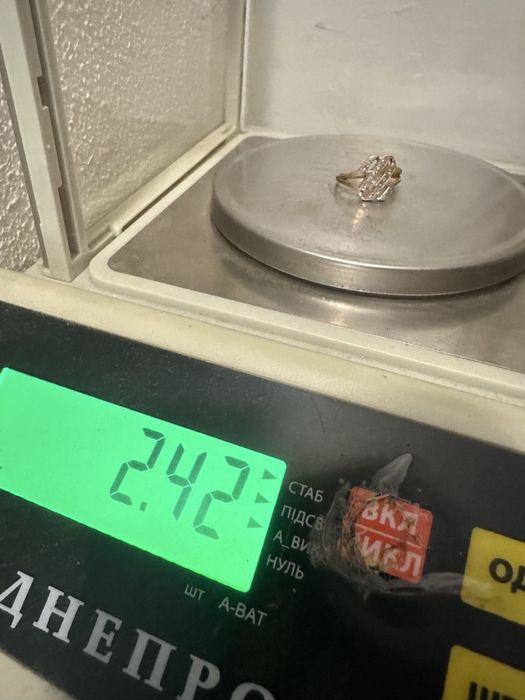 Кольцо золотое 585, р.17 вес 2,42 грамма каблучка