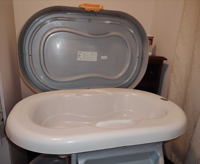 Muda Fraldas com Banheira