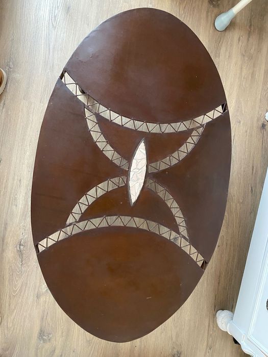 Mesa de centro em metal. Muito pesada. Modelo único.