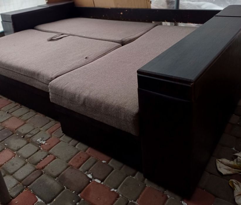 Продам диван угловой.