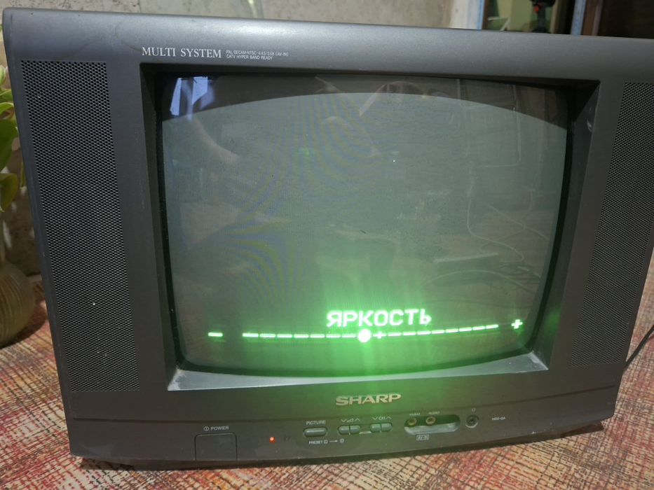 Продам телевізор sharp Tv. Маленький робочий.
