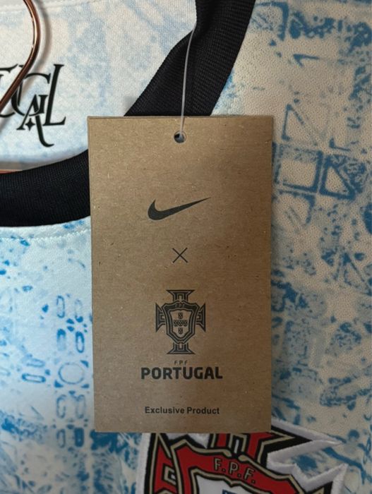 Canisola alternativa de Portugal da época 22/23 com o n° 21