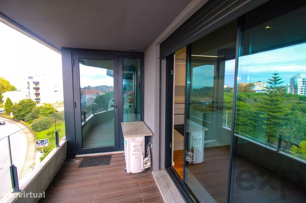 ✨ T2 Moderno com Varanda e Garagem em **Plaza Dom Henrique** – Confort