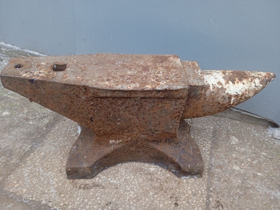 Ретро наковальня СССР