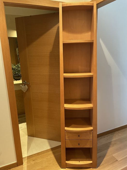 Estante de livros vertical