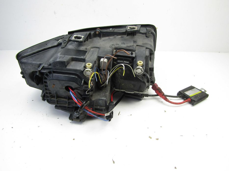 Audi A4 B6 lampa lampy przód przednie xenon prawa lewa komplet