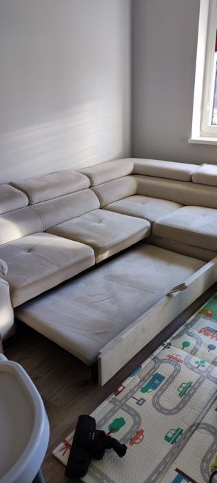 Kanapa narożna z funkcją spania