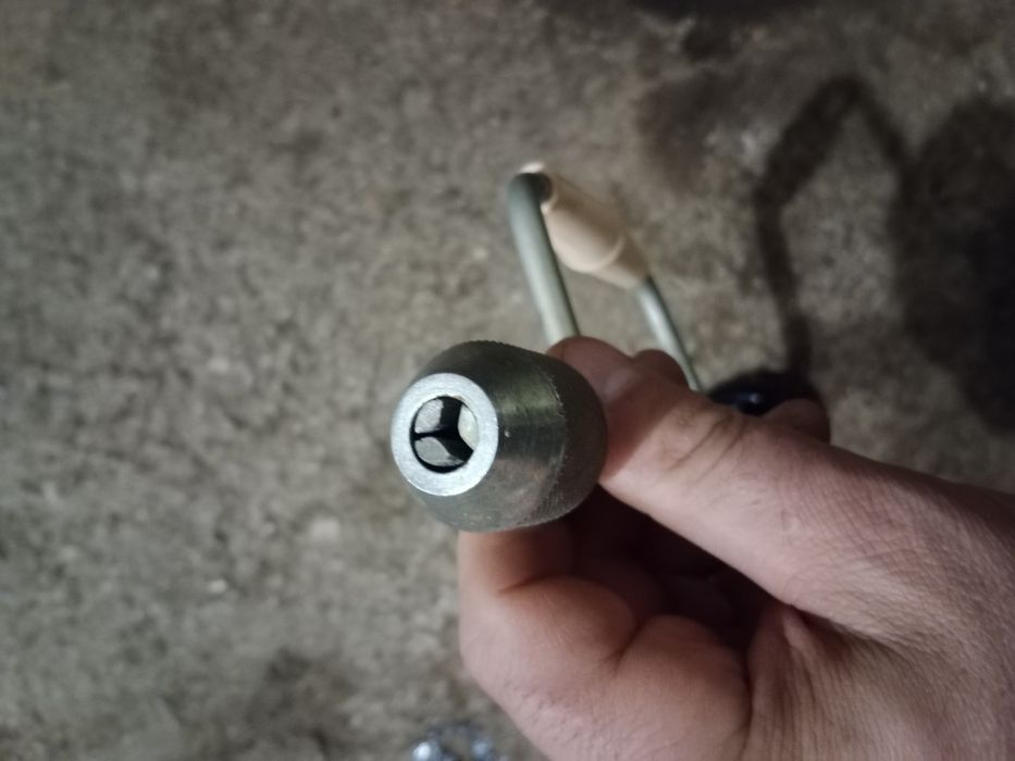 Wiertarka ręczna z czasów PRL.