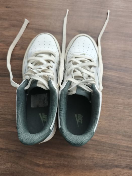 Ténis Nike Air originais tamanho 36,5 com risca Verde escruro