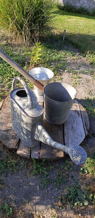 Dekoracje ogrodowe zestaw trzech elementów.