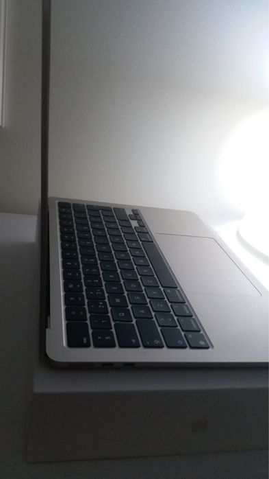 Vendo Macbook Air  / M2 / 2024