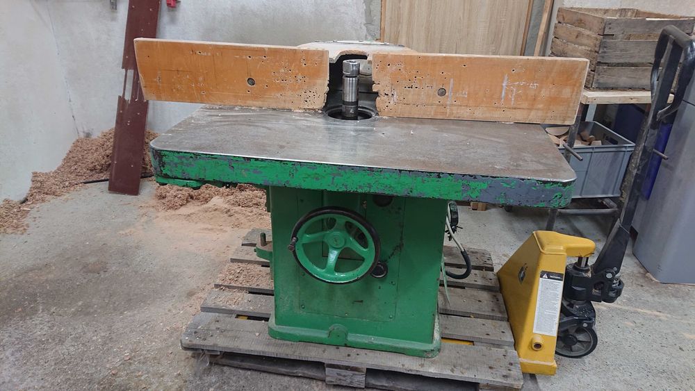 Frezarka dolnowrzecionowa: maszyna stolarska