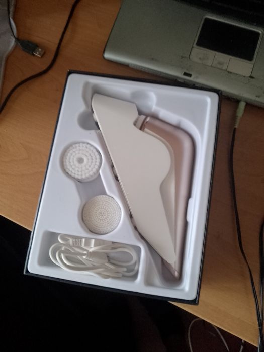 Косметическая щеточка для чистки лица OKACHI GLIYA