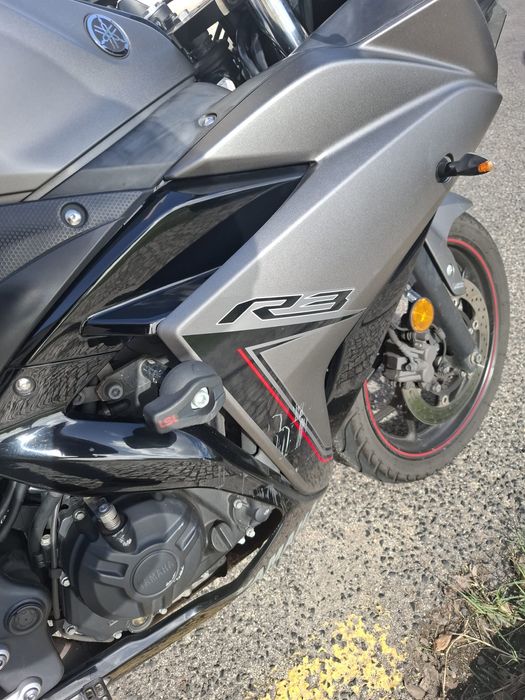 Mota Yamaha R3 2019